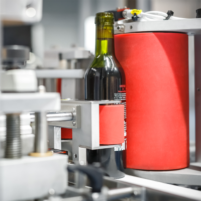 Soluciones de etiquetado automático unitario para todo tipo de formas y a las máximas velocidades